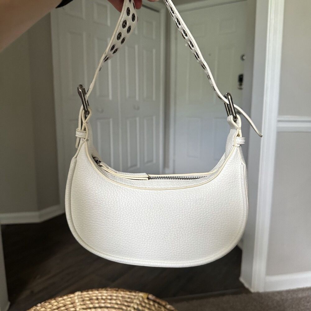 Urban Outfitters Lucy Crescent Bag In White And Silver - Picture 4 of 12